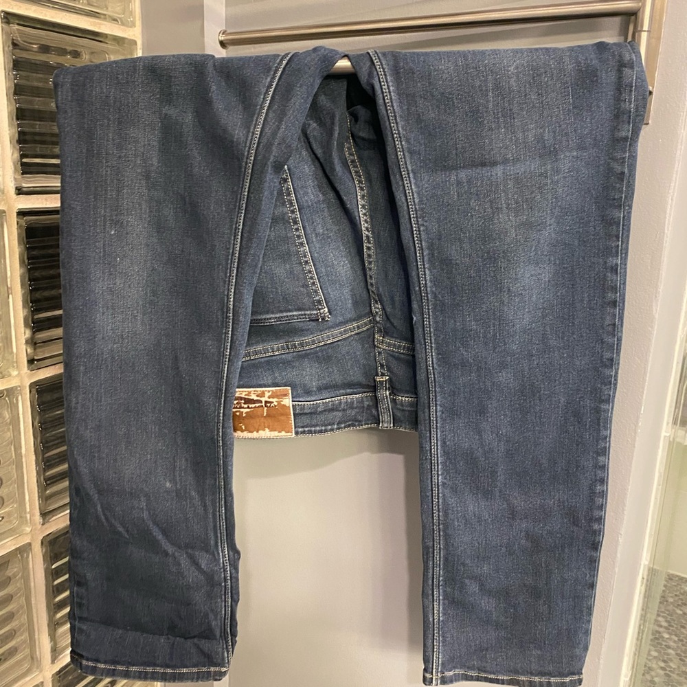 Volcom solver modern straight 34x32 jeans. Great condition!